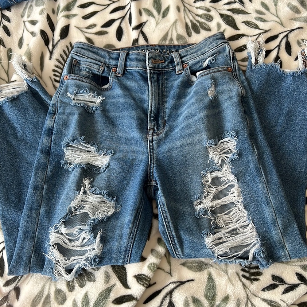 Ripped high rise mom jean:)